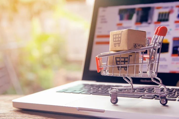 Loja virtual própria ou marketplace: o que pesa na decisão